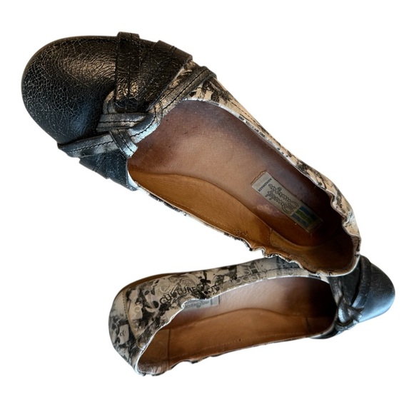 Arnold Churgin size 9.5 (40) EUC film noir almost comic pattern flats - Picture 1 of 12